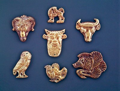 Oděvní ozdobné plakety ukazující řecký vliv (zlato) od Scythian