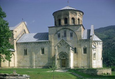 Jižní pohled na kostel Sveta Bogodorica od Serbian School