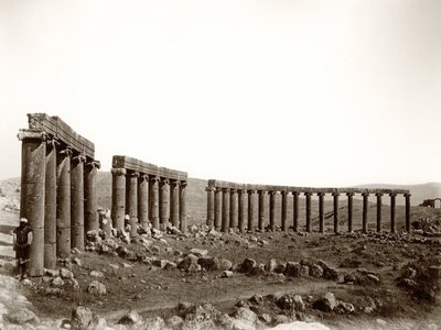 Oválné sloupové náměstí ze severozápadu, Jerash, 1867 od Sergeant Henry Phillips