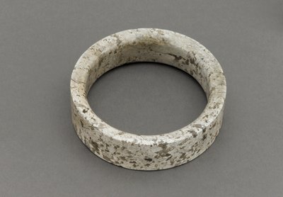 Bracelet (jade) od Shang Dynasty Chinese School