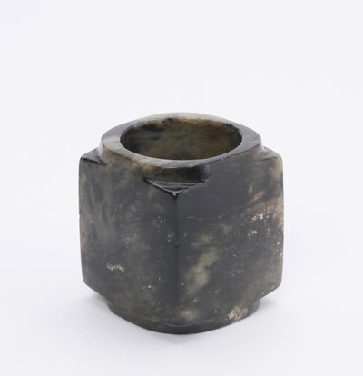 Cong (jade) od Shang Dynasty Chinese School