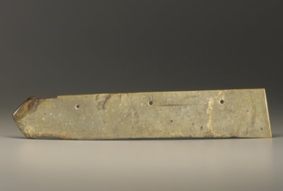 Velký předmět ve tvaru sekáčku typu kuei (nefrit) od Shang Dynasty Chinese School