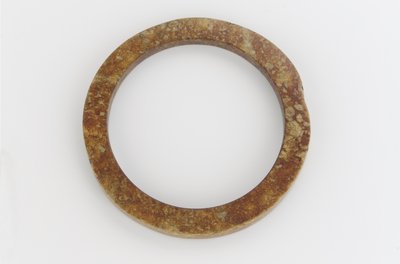 Prsten (nefrit) od Shang Dynasty Chinese School