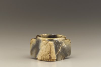 Krátká trubice (cong) (nefrit (nefrit)) od Shang Dynasty Chinese School