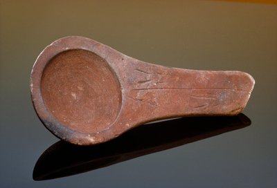 Lampa z Lascaux, leštěný pískovec, byla nalezena v jeskyni Lascaux. od Sisse Brimberg