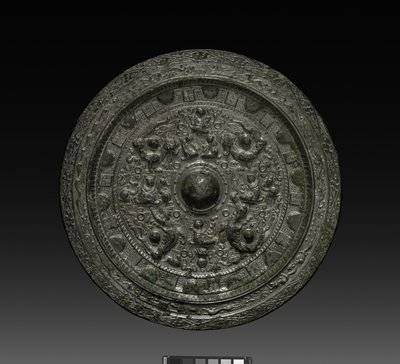 Zrcadlo s Xiwangmu, c.317-400 (bronz) od Six Dynasties Chinese School