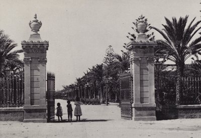 Cádiz: Entrada al Parque Genoves (černobílá fotografie) od Spanish Photographer