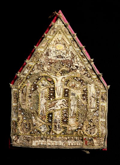 Eveque mitra ve zlatém dekoru z peříčkové mozaiky vyrobené španělskými misionáři v Mexiku. Florencie 16. století, Museo degli Argenti od Spanish School