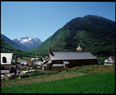 Pohled na kostel svatého Jana, Arties (fotografie) od Spanish School