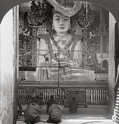 Mramorový Buddha v pagodě, Mandalay, Barma, 1908. od Stereo Travel Co