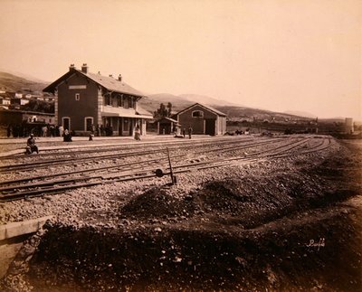 Nádražní dům v Mallakah-Zahleh na železniční trati z Bejrútu do Damašku (foto) od Studio Bonfils