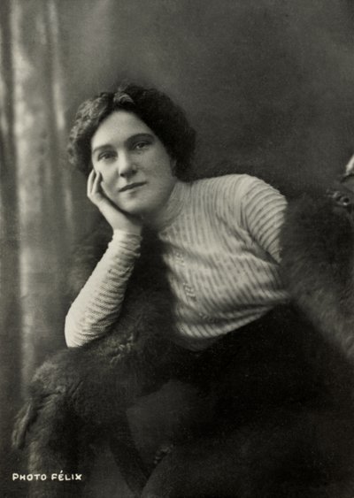 Portrét francouzské malířky Suzanne Despres ( 1875 od Studio Felix