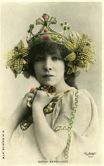 Henriette Rosine Bernard aka Sarah Bernhardt (1844-1923) jako „Vzdálená princezna“, hra Edmonda Rostanda. (černobílá fotografie) od Studio Reutlinger