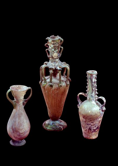 Orientální umění: skleněné vázy syrské výroby. 1. až 5. století našeho letopočtu. Paříž, muzeum Louvre od Syrian