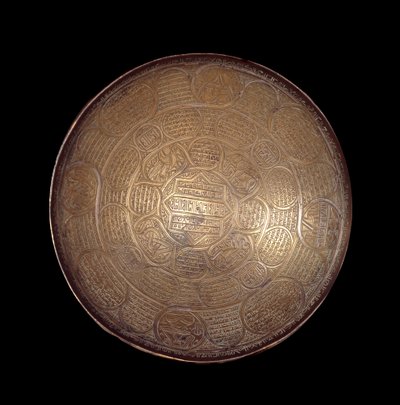 Orientální umění: dekor měděné a stříbrné mísy. 13. nebo 14. století. Ze Sýrie. Paříž, muzeum Louvre od Syrian School