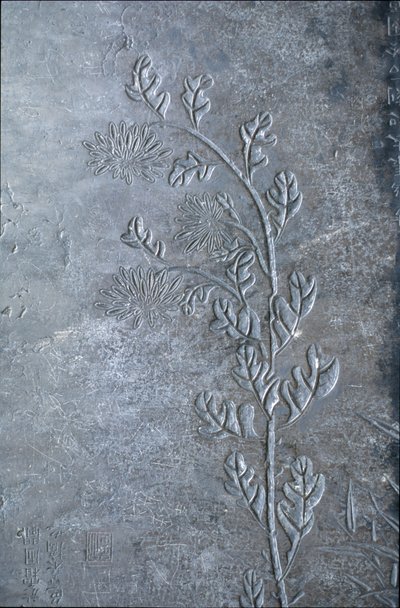 Stéla s vyrytým krisantémem, květy a listy, 618-907 (kámen) od Tang Dynasty Chinese School