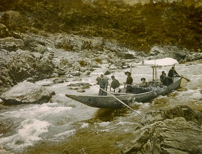 Loď v peřejích řeky Hozu, Kjóto, asi 1900-1915 (fotografie) od Teijiro Takagi