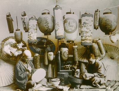 Portrét japonského výrobce luceren a slunečníků, asi 1900 - 1915 (fotografie) od Teijiro Takagi