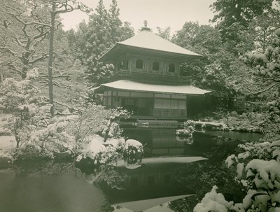 Pohled na Ginkaku-dži pod sněhem v Kjótu, asi 1900 - 1915 (fotografie) od Teijiro Takagi
