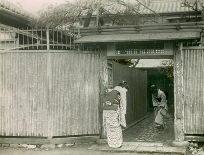 Mladá Japonka na návštěvě u přítele, asi 1900-1915 (fotografie) od Teijiro Takagi