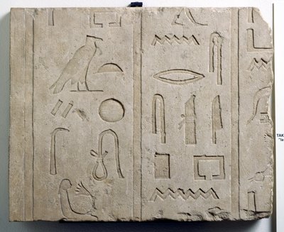 Fragment hieroglyfického nápisu, 25.-26. dynastie, cca 715-525 př.nl (vápenec) od Third Intermediate Period Egyptian