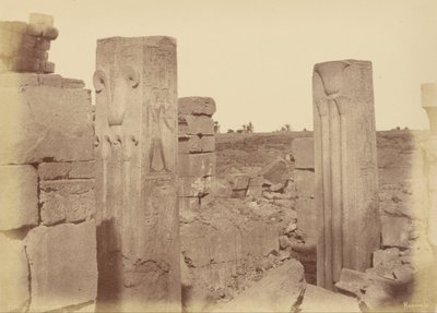 Karnak, lotosové sloupce Thotmese III od Théodule Devéria