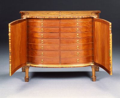 Jedna z dvojice komod George III (harewood & kingwood) od Thomas Chippendale