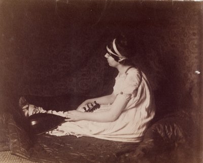 [Sedící žena s loutnou] od Thomas Eakins