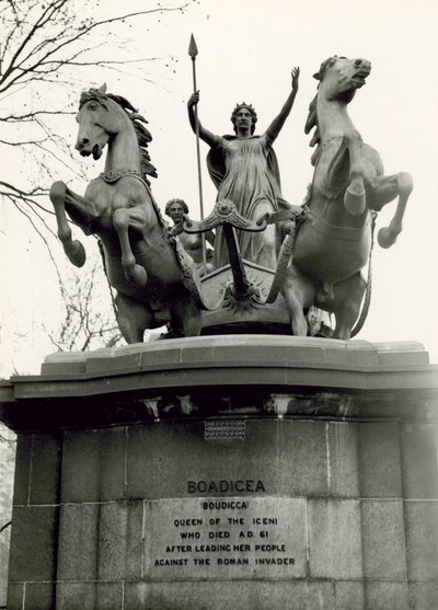 Boadicea a její dcery, bronzová sochařská skupina, 1885 od Thomas Thornycroft