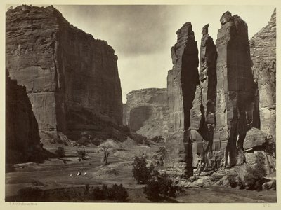 Cañon de Chelle, stěny Grand Cañon, asi 1200 stop na výšku, 1873 od Timothy OSullivan