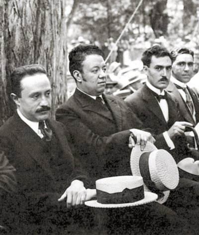 Jose Vasconcelos a Diego Rivera během venkovní akce v parku Chapultepec, Mexico City, 1921 od Tina Modotti