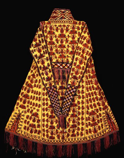 Obřadní roucho vdané ženy ze žlutého hedvábí se sloupy stylizovaných tulipánů a karafiátů (hedvábí) od Turkish School