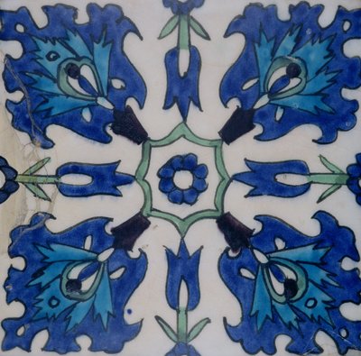 Dlaždice Isnik s květinovým vzorem (kamenina s barevnou podglazurou) od Turkish School