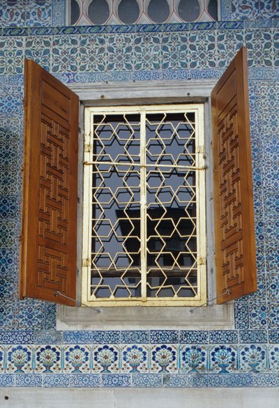 Dlaždice na exteriéru Obřízkové místnosti, postavené v roce 1648 od Turkish School