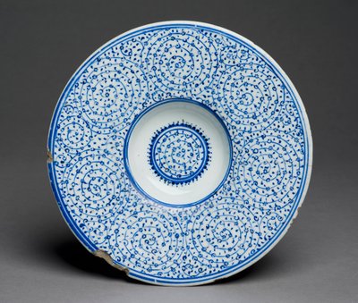 Tondino Dish, Iznik Golden Horn ware, Turecko, cca 1535-45 (kamenná pasta s modrou podglazurou) 88;viz také 117758; od Turkish School