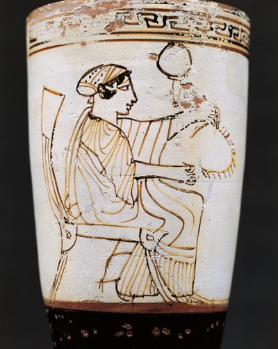 Lekythos, nádoba na olej připisovaná malíři Tymbosovi zobrazující ženu tkající korunu, 5. století př. od Tymbos Painter (attr. to)