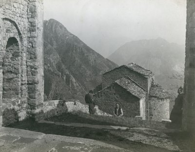 Opatství San Pietro al Monte, Civate, Lombardie, Itálie, fotografie Ugo Monneret de Villard, kolem roku 1910 od Ugo Monneret de Villard