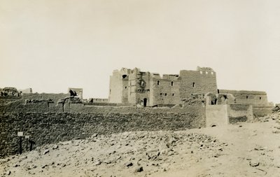 Klášter svatého Simeona, pohled zvenčí od východu, Asuán, Egypt, fotografie Ugo Monneret de Villard od Ugo Monneret de Villard