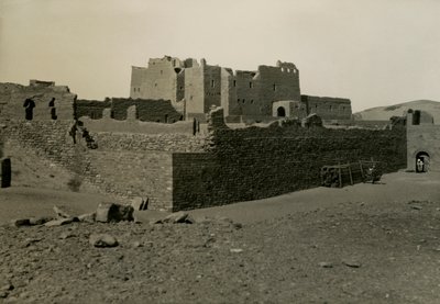 Klášter svatého Simeona, pohled od jihovýchodu, Asuán, Egypt, fotografie Ugo Monneret de Villard od Ugo Monneret de Villard