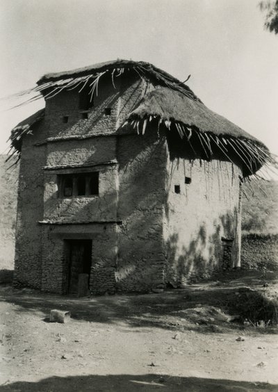 Čtvercová chýše s doškovou střechou, Axum, Etiopie, fotografie Ugo Monneret de Villard od Ugo Monneret de Villard