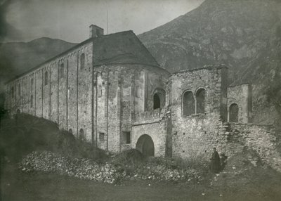 Pohled na opatství San Pietro al Monte, Civate, Lombardie, Itálie, fotografie Ugo Monneret de Villard, kolem roku 1910 od Ugo Monneret de Villard