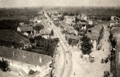 Panoramatický záběr města Římanů, pořízený ze zvonice kostela během první světové války (č/b foto) od Ugo Ojetti