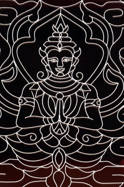 20151028, Vientiane, Laos: buddhistický chrám Wat Ong Teu. Bohyně zdobí okno od Unbekannt