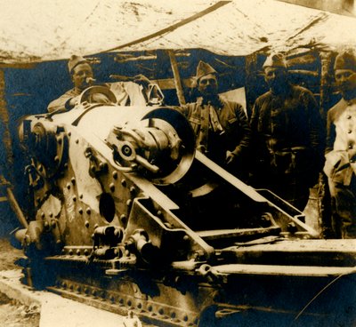 220 pistole ve svém umístění, c1914-c1918 od Unbekannt