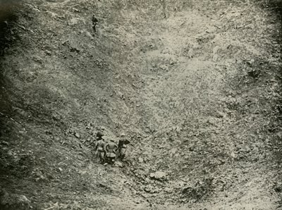Mine Crater in High Wood, 1919. od Unbekannt