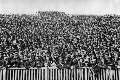 Sobotní zimní fotbalový dav, Londýn, 1926-1927 od Unbekannt