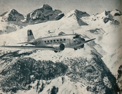 Letadlo Swissair letící poblíž letiště St Moritz, Švýcarsko, c1936 c1937 od Unbekannt
