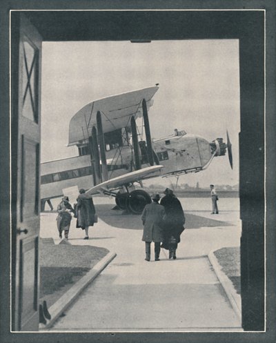 Symbol moderního světa – cestující nastupující na letišti Croydon, c1935 od Unbekannt