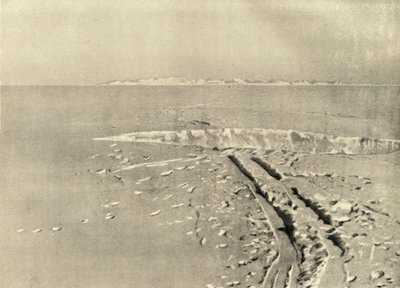 A Typical Crevasse on Level Surface, c1908, 1909. od Unbekannt