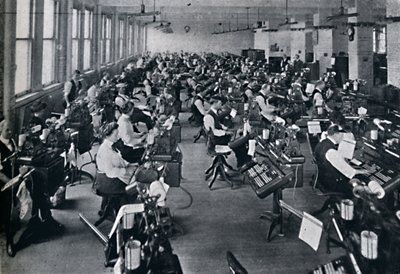 Pohled na největší baterii skládacích strojů na světě, 1916 od Unbekannt